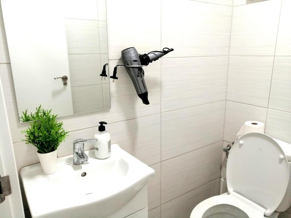 Room In The Center Of Alicante! Bagian luar foto
